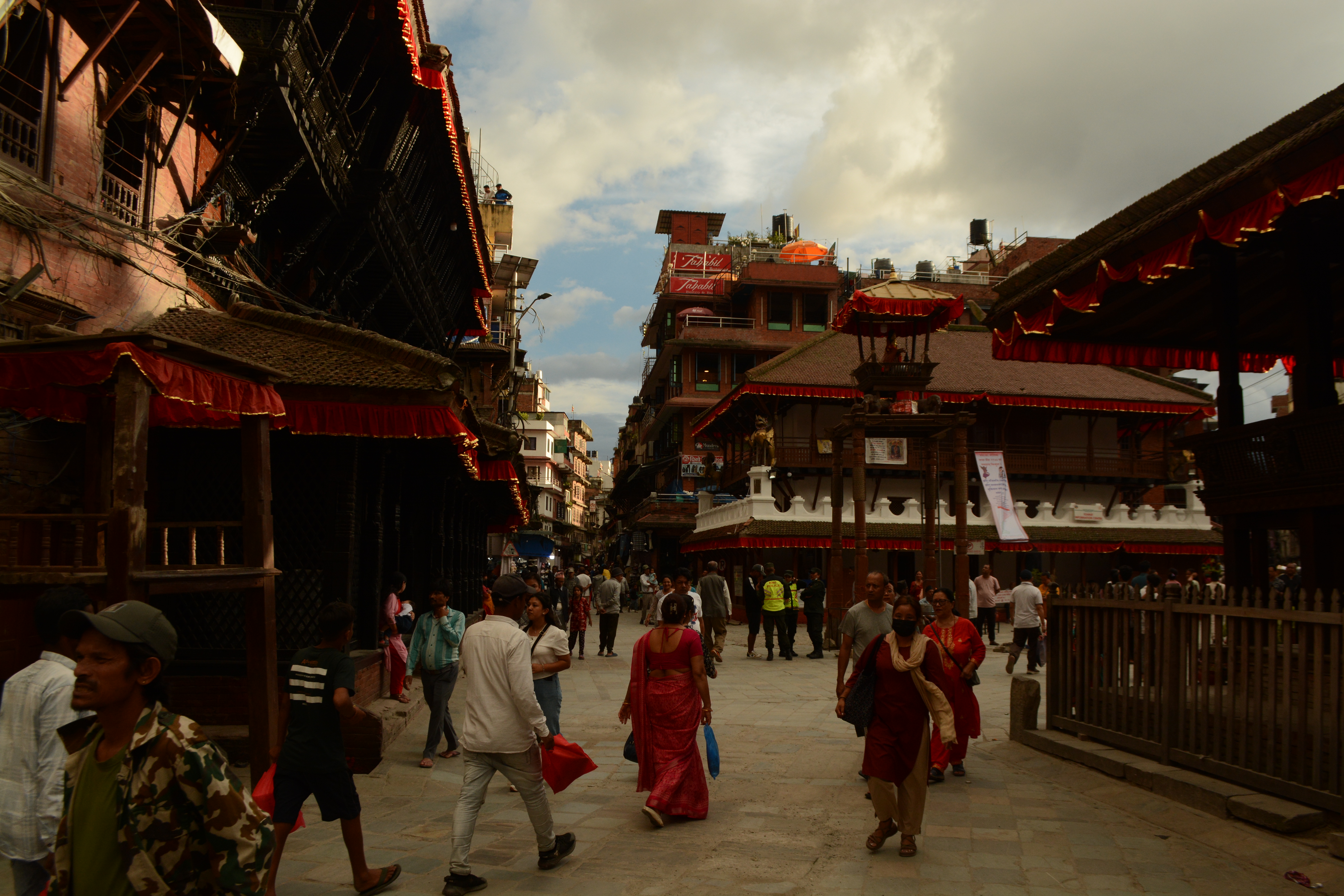 center of city where king of heaven is tied up